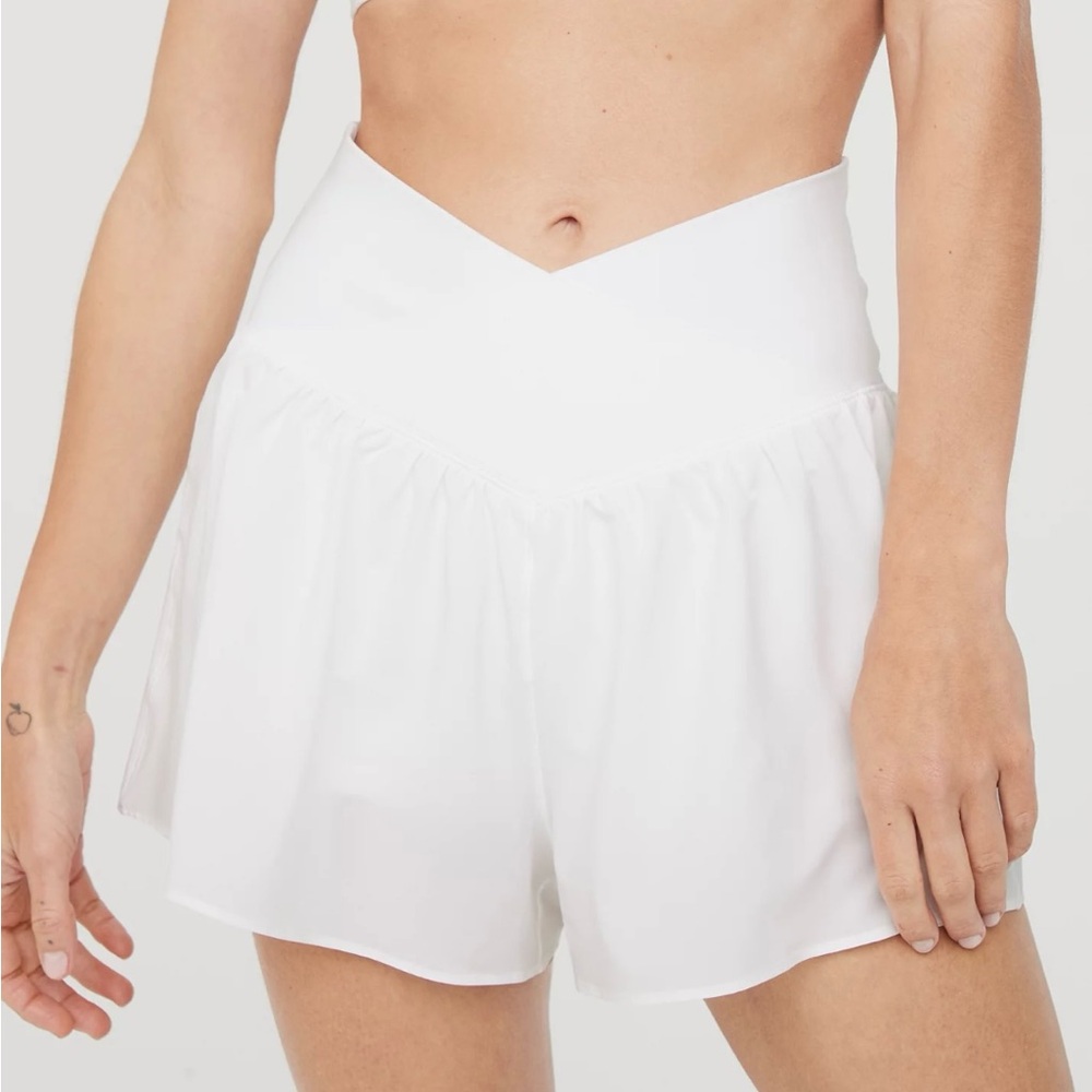 Aerie OFFLINE Crossover Flowy Shorts, White, XS